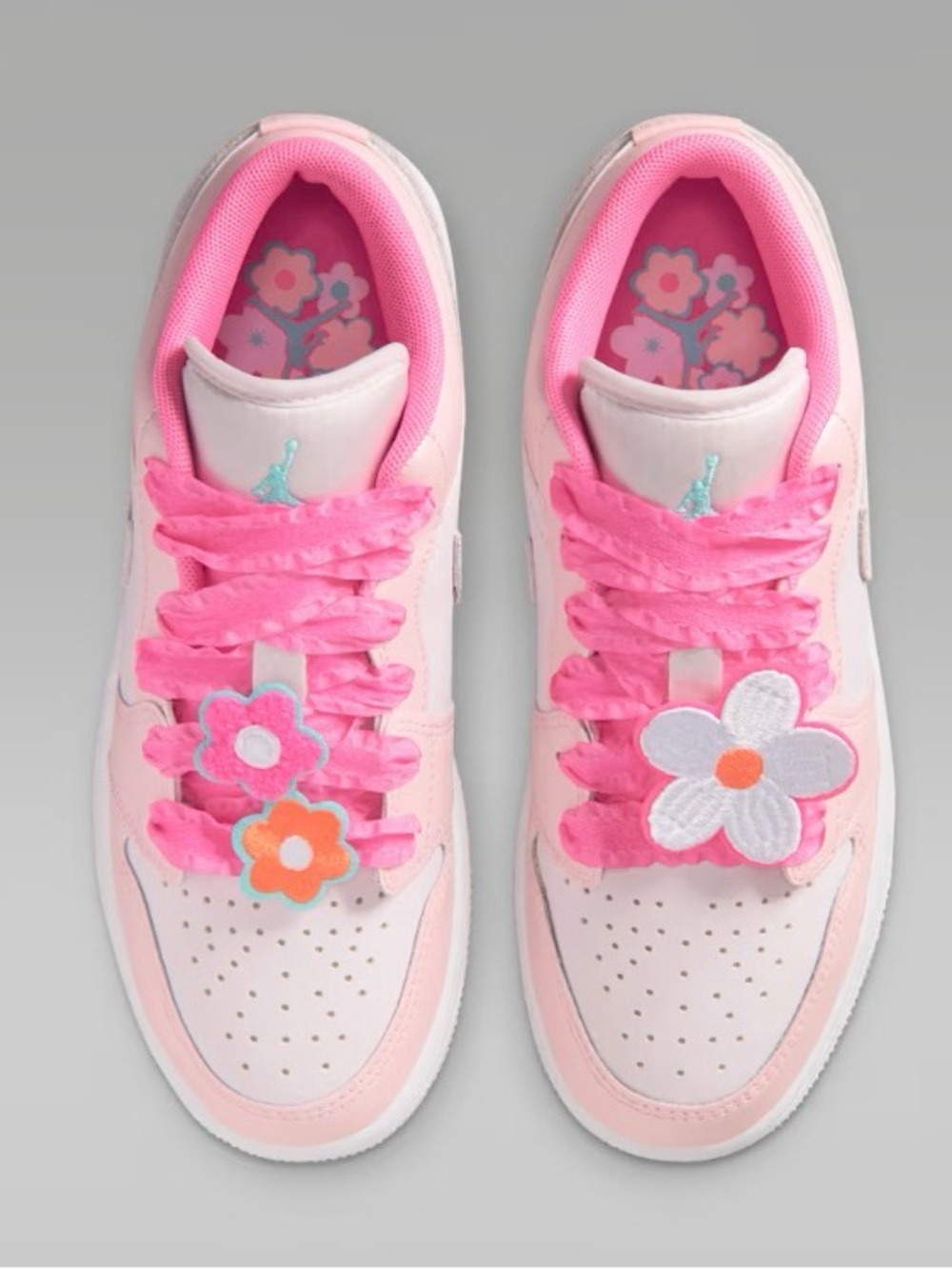 Air Jordan 1 Low SE
Big Kids' Shoes
Size 6.5Y
